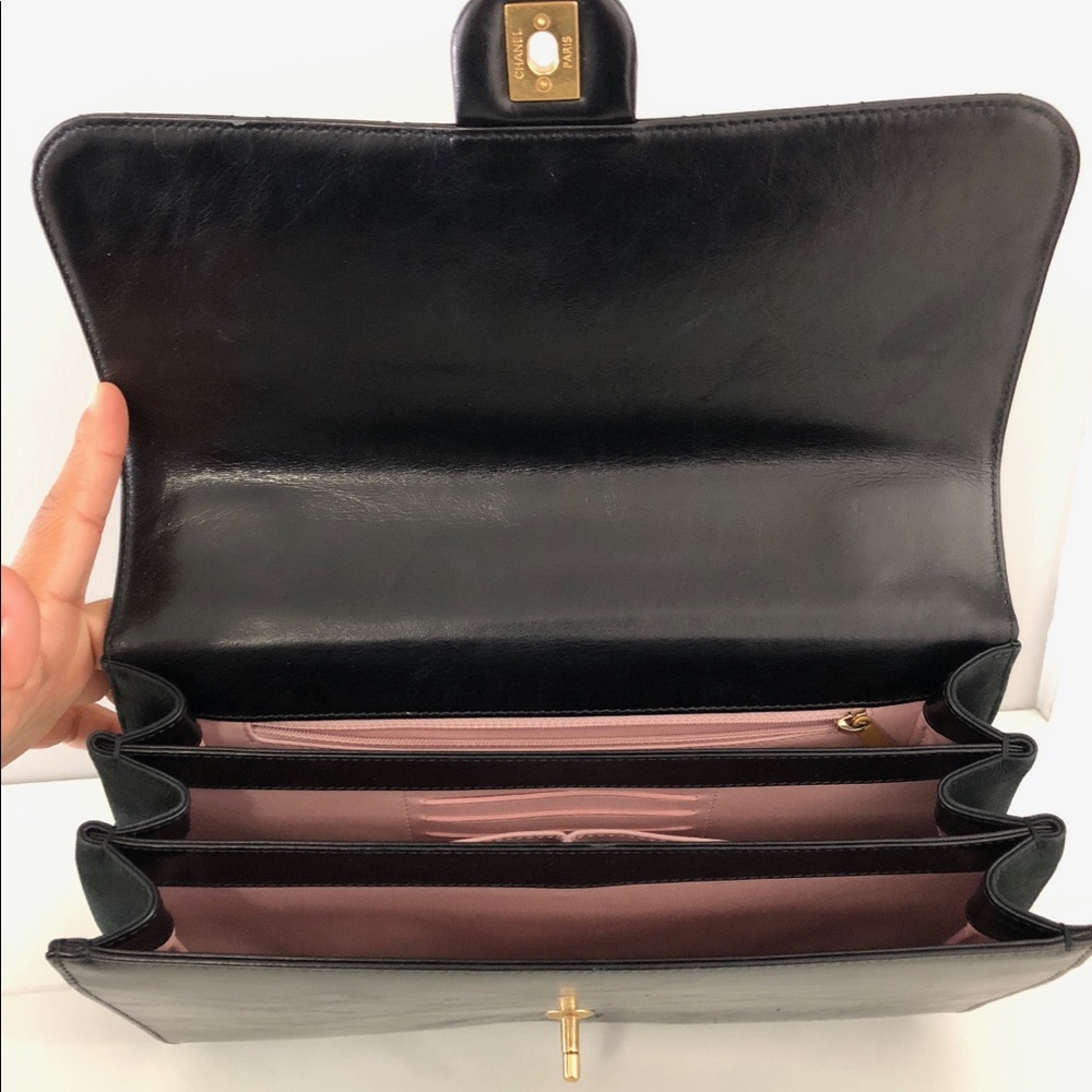 Like New CHANEL purse - Picture 3 of 10